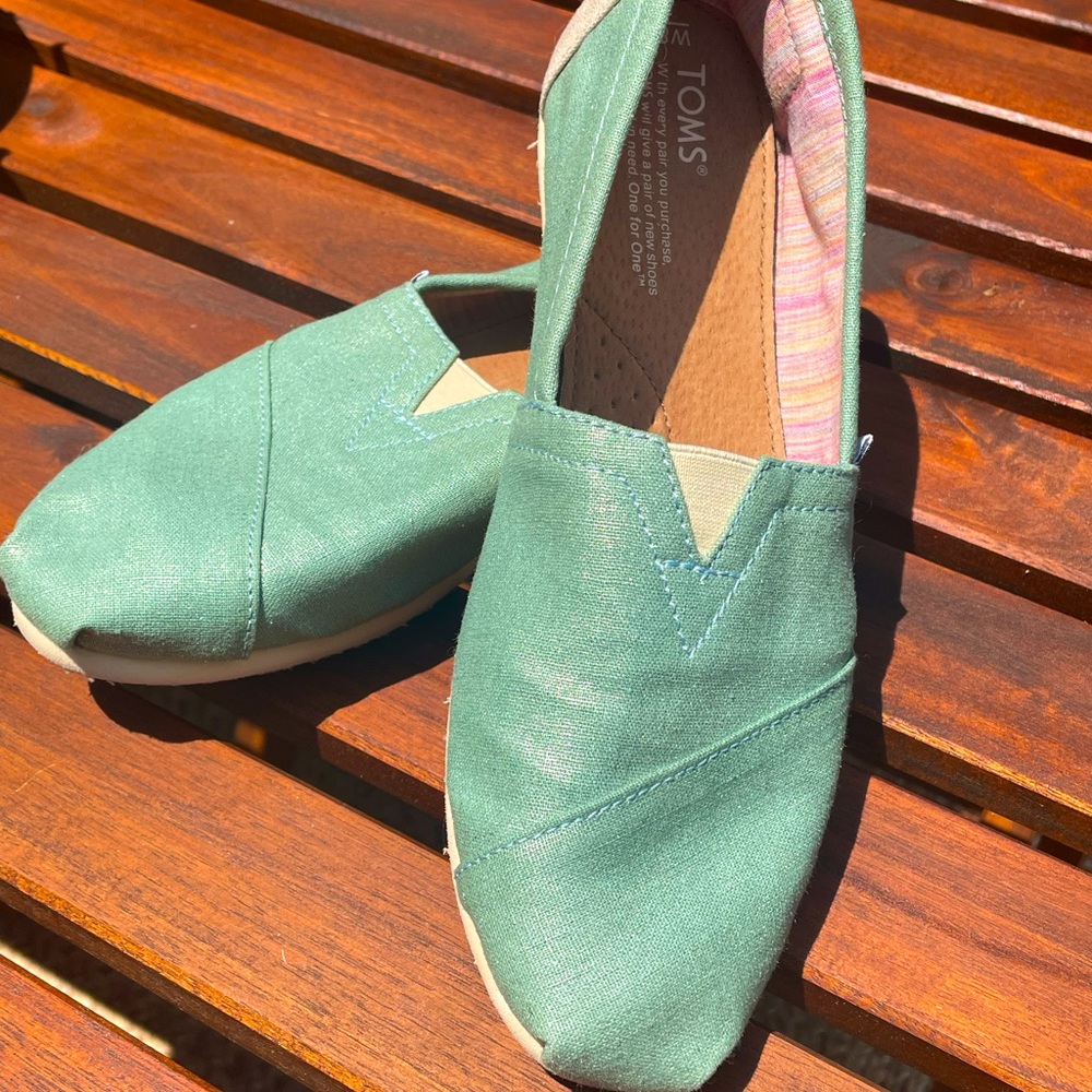 Toms Shoes